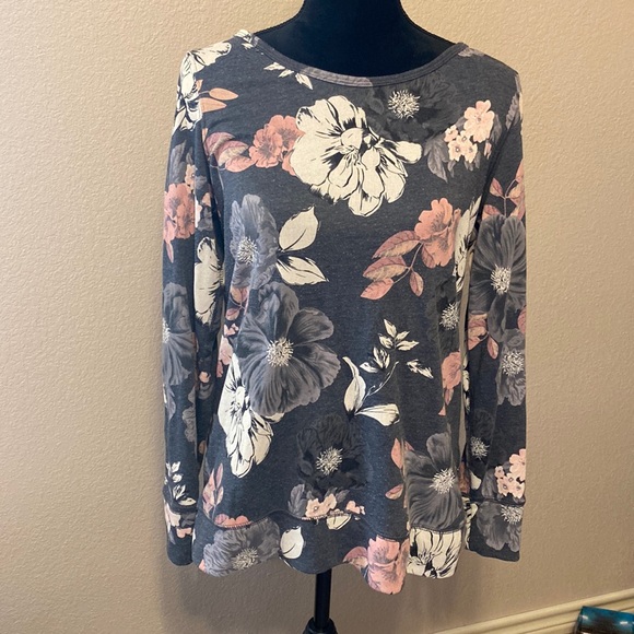 Old Navy Tops - Old Navy Active Sweatshirt Open Back